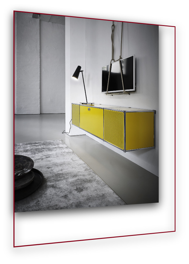 „Minimalistischer Wohnbereich im Studio von Arts Unlimited 4Rent mit gelbem Sideboard und Wand-TV“