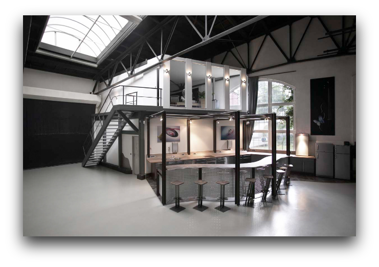 Industrielles Mietstudio von Arts Unlimited 4 Rent mit Küche, Galerieebene und Tageslicht